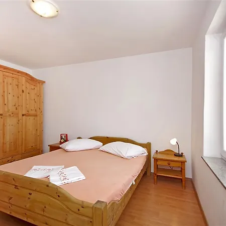 Apartment 7575b