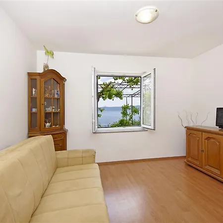 7575b Apartment Dugi Rat